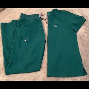 FIGS Hunter Green Set Small